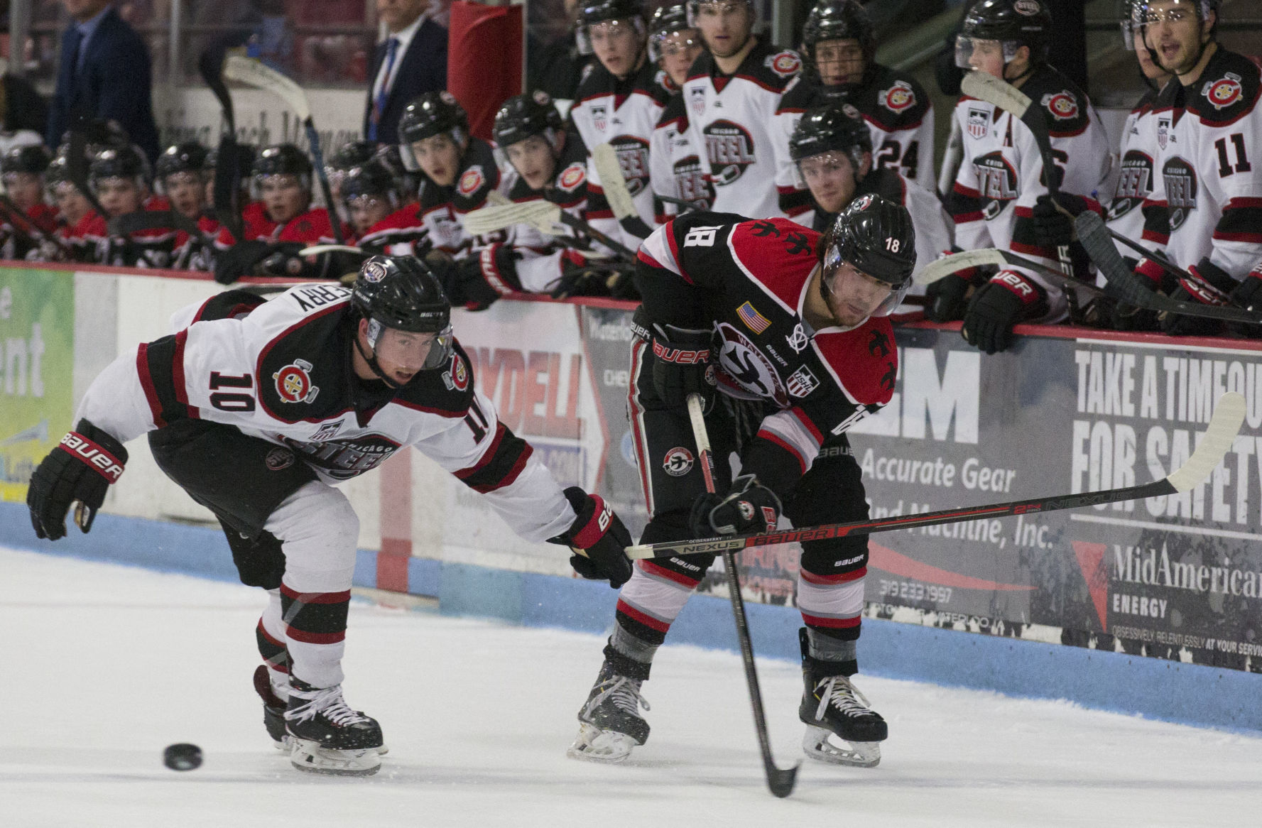 040519kw-blackhawk-hockey-02